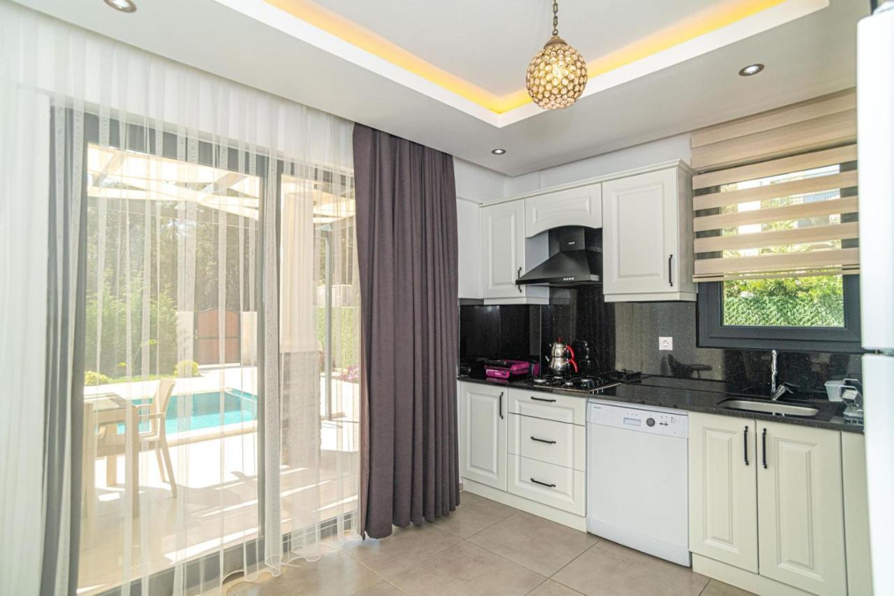 4 Bedroom Holiday Villa In Hisaroenue Oeluedeniz- Gold Rose เฟทิเย ภายนอก รูปภาพ